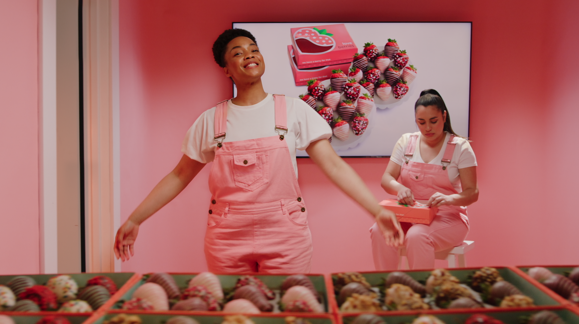 Amazon.com : A Gift Inside 24 Love Berries Chocolate Covered